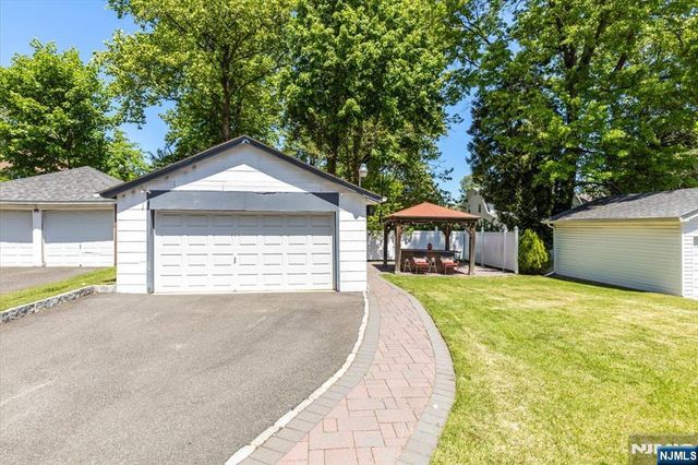 87 W Forest Avenue, Teaneck, NJ 07666