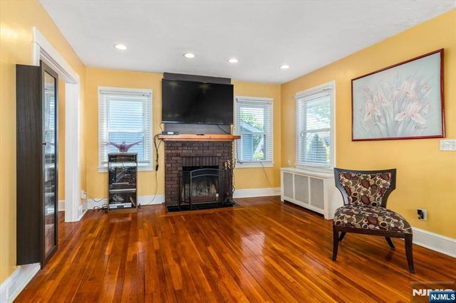 87 W Forest Avenue, Teaneck, NJ 07666