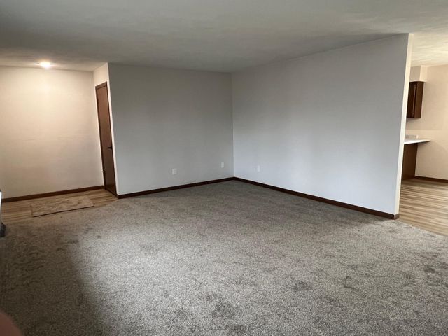 703 S 3rd Street, Ellendale, MN 56026