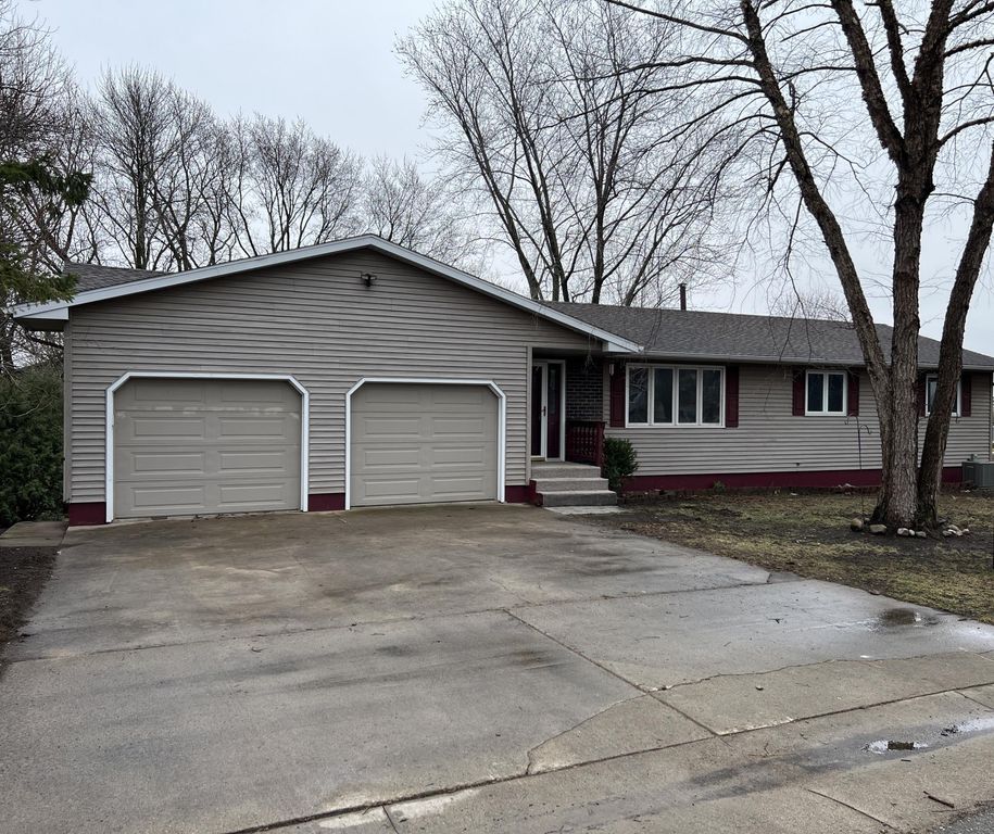 703 S 3rd Street, Ellendale, MN 56026