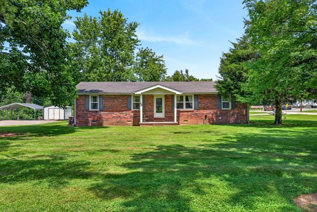 627 Baker Dr, Lafayette, TN 37083