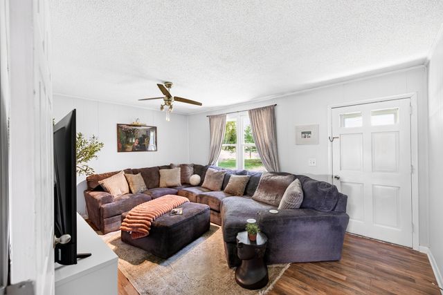 627 Baker Dr, Lafayette, TN 37083