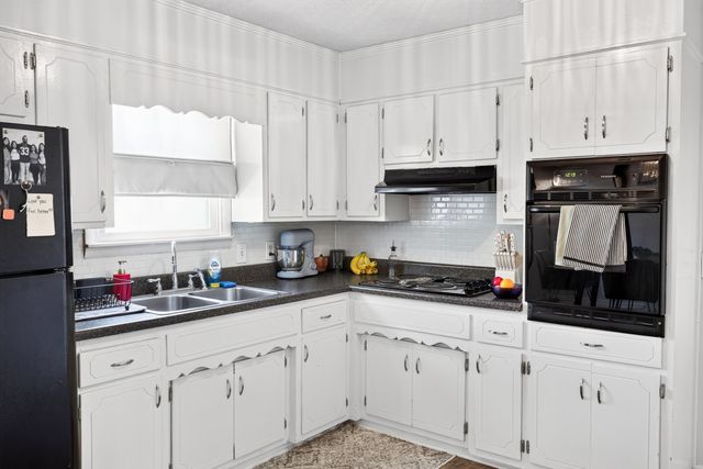 627 Baker Dr, Lafayette, TN 37083