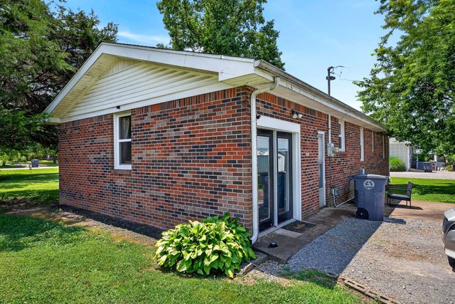 627 Baker Dr, Lafayette, TN 37083