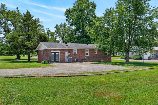 627 Baker Dr, Lafayette, TN 37083