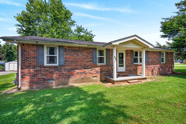 627 Baker Dr, Lafayette, TN 37083