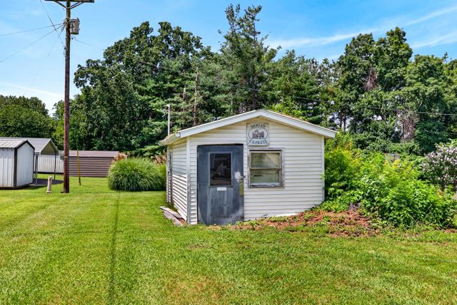 627 Baker Dr, Lafayette, TN 37083