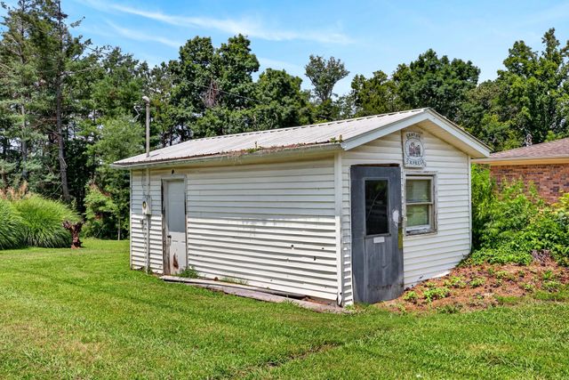 627 Baker Dr, Lafayette, TN 37083