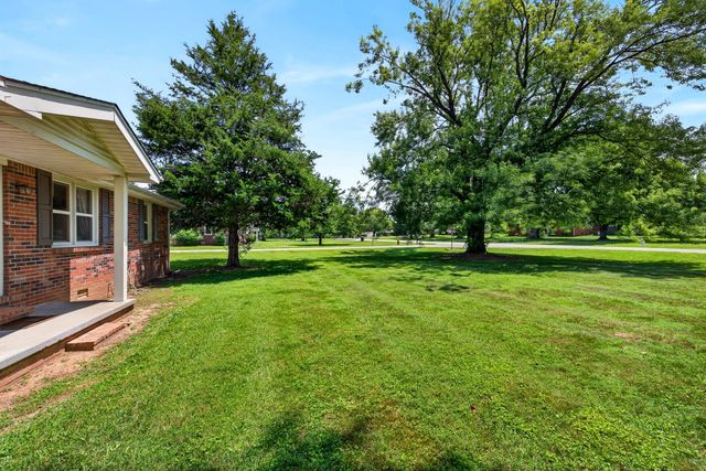 627 Baker Dr, Lafayette, TN 37083