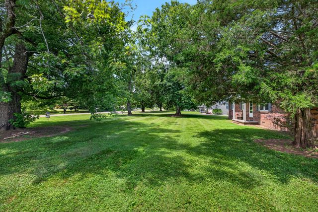 627 Baker Dr, Lafayette, TN 37083