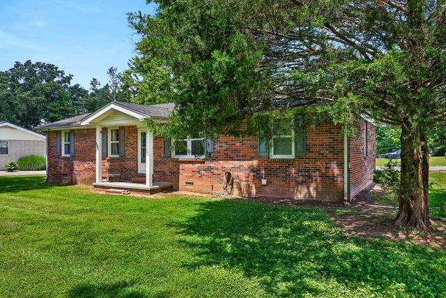 627 Baker Dr, Lafayette, TN 37083