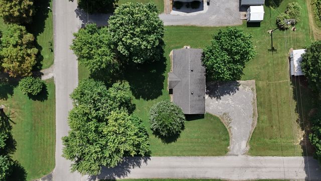 627 Baker Dr, Lafayette, TN 37083