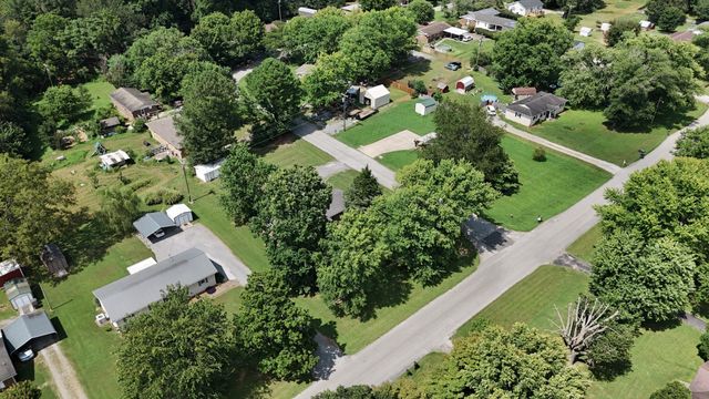 627 Baker Dr, Lafayette, TN 37083