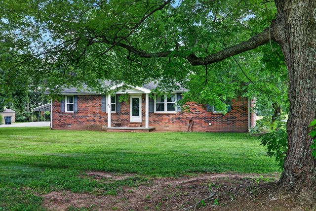 627 Baker Dr, Lafayette, TN 37083