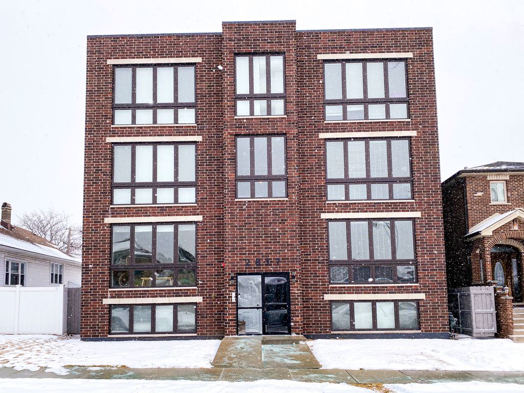 2817 N 75th Avenue, Elmwood Park, IL 60707