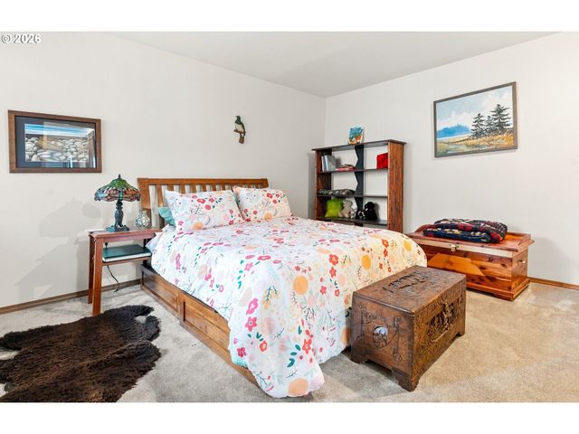 12153 Se 104TH Ct, Happy Valley, OR 97086