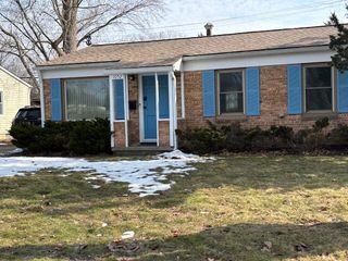 1052 N Maple Road, Ann Arbor, MI 48103