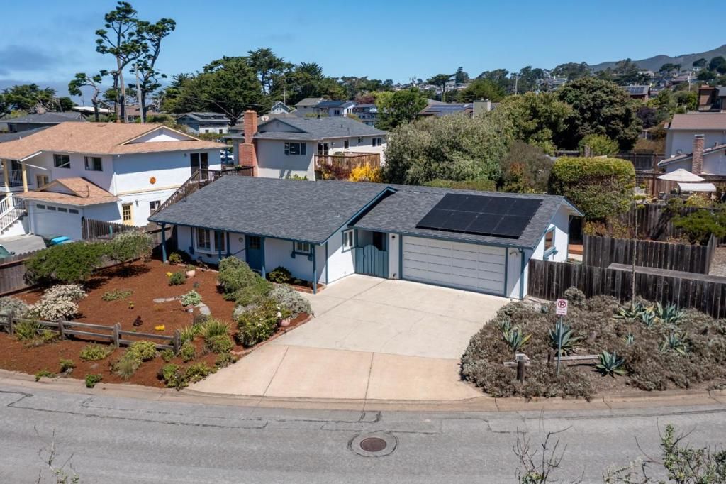 279 N Lake Street, Moss Beach, CA 94038