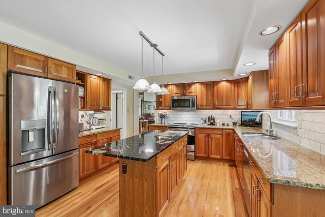 124 LADDERBACK LN, Devon, PA 19333