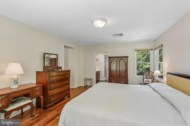 124 LADDERBACK LN, Devon, PA 19333