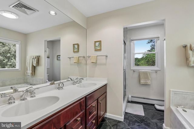 124 LADDERBACK LN, Devon, PA 19333
