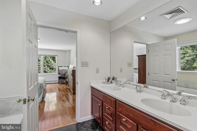 124 LADDERBACK LN, Devon, PA 19333