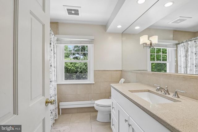 124 LADDERBACK LN, Devon, PA 19333