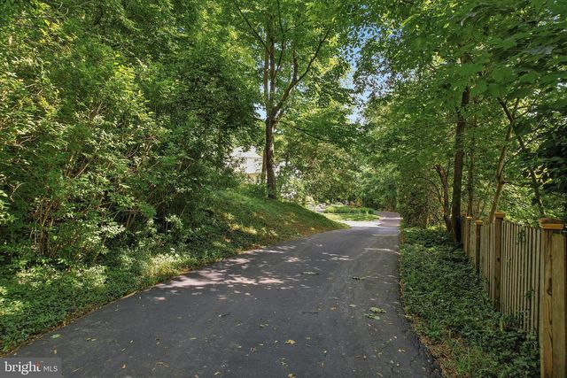 124 LADDERBACK LN, Devon, PA 19333