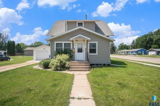 521 N Olive Ave, Madison, SD 57042