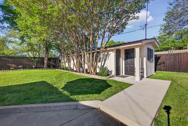1907 Wes Hardin Circle, Bonham, TX 75418