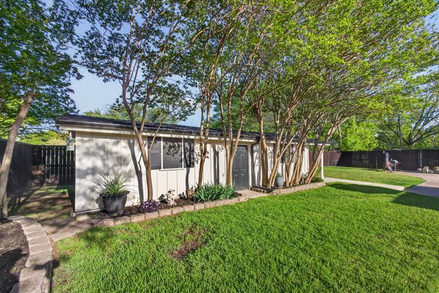 1907 Wes Hardin Circle, Bonham, TX 75418