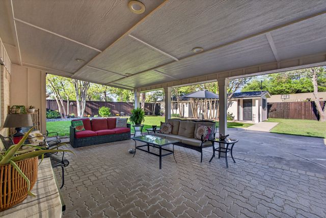 1907 Wes Hardin Circle, Bonham, TX 75418