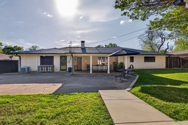 1907 Wes Hardin Circle, Bonham, TX 75418