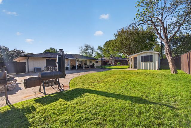 1907 Wes Hardin Circle, Bonham, TX 75418