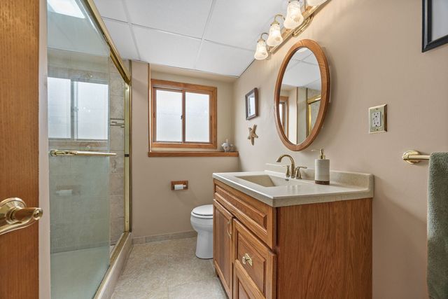 8000 Oakview Lane, Woodridge, IL 60517