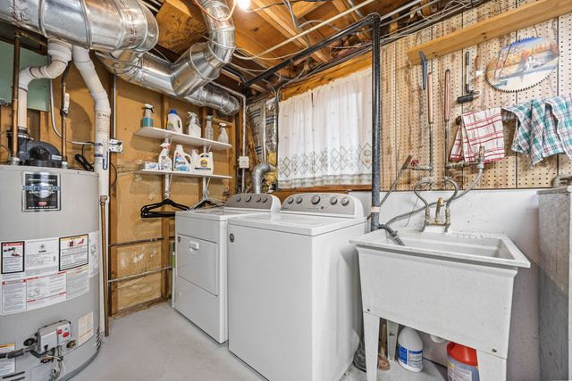 8000 Oakview Lane, Woodridge, IL 60517