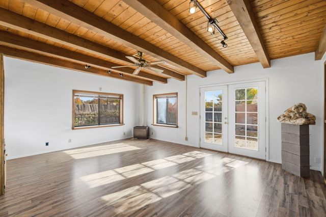 2634 Oro Vista Road NW, Albuquerque, NM 87107