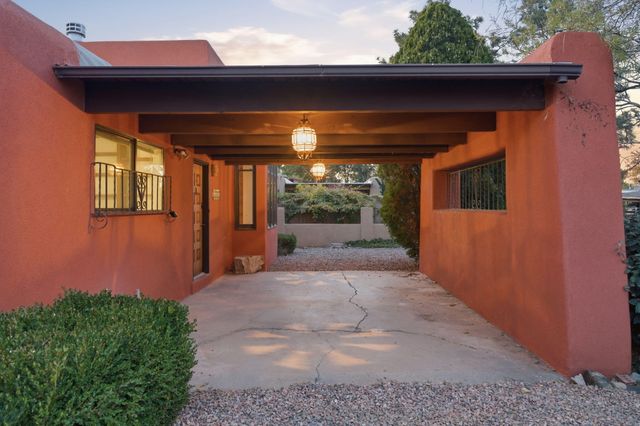 2634 Oro Vista Road NW, Albuquerque, NM 87107