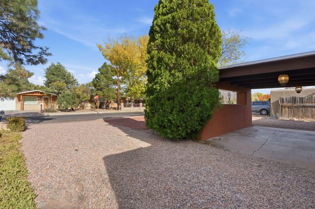 2634 Oro Vista Road NW, Albuquerque, NM 87107