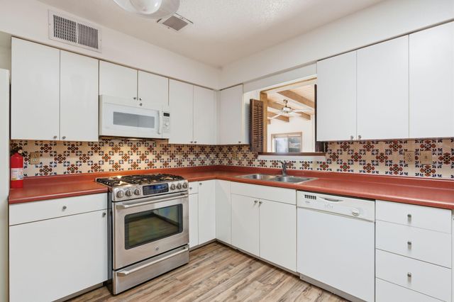 2634 Oro Vista Road NW, Albuquerque, NM 87107