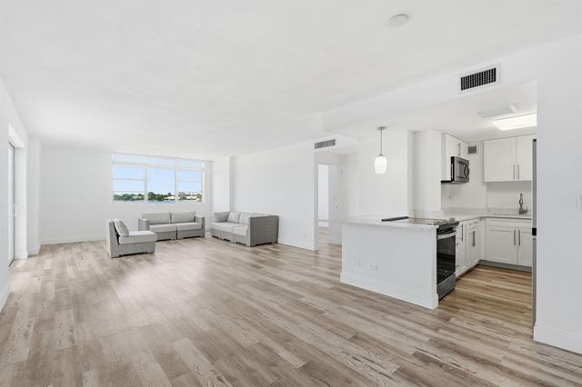 2800 N Flagler Drive 410, West Palm Beach, FL 33407