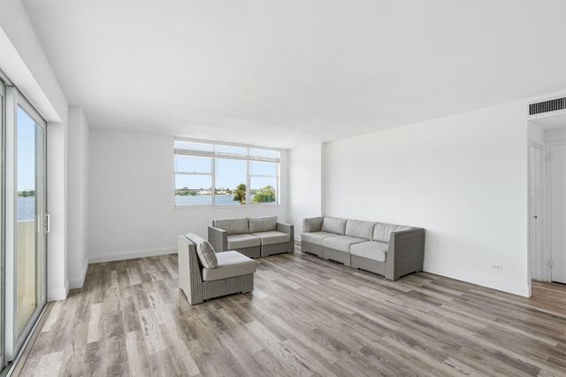 2800 N Flagler Drive 410, West Palm Beach, FL 33407
