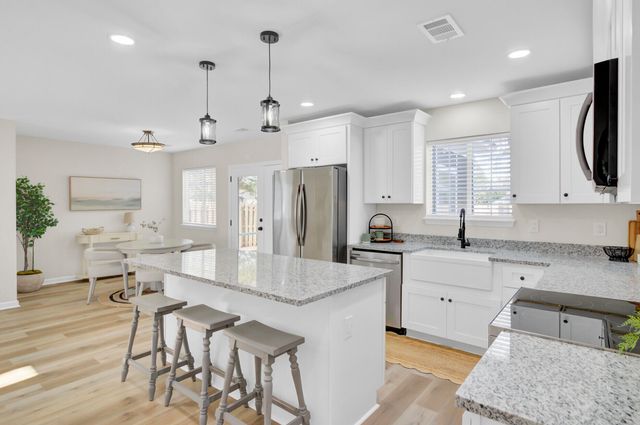 203 Aztec Court, Summerville, SC 29483