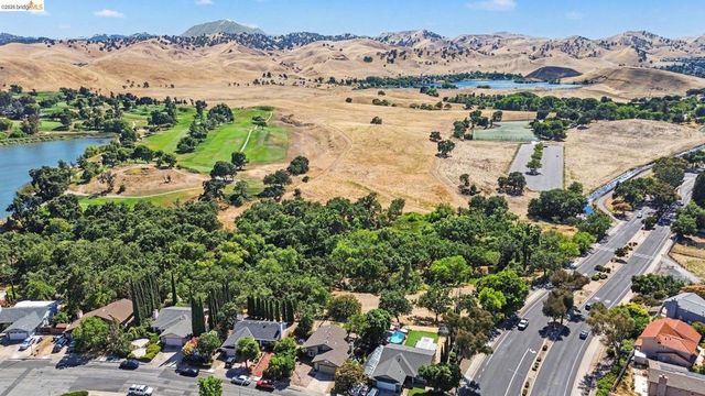 4161 S Royal Links Cir, Antioch, CA 94509