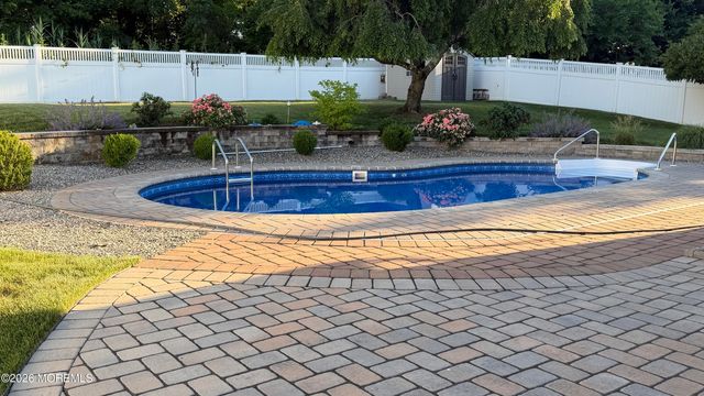 20 Bayberry Drive, Holmdel, NJ 07733