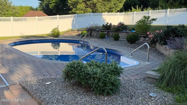 20 Bayberry Drive, Holmdel, NJ 07733