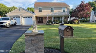 20 Bayberry Drive, Holmdel, NJ 07733