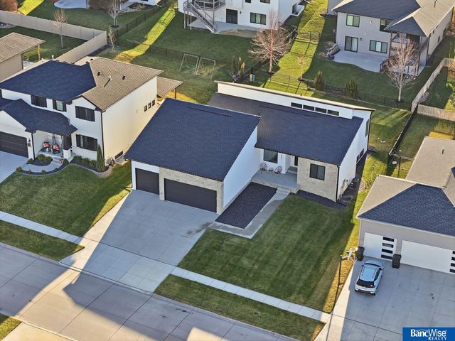 6801 Monarch Drive, Lincoln, NE 68516