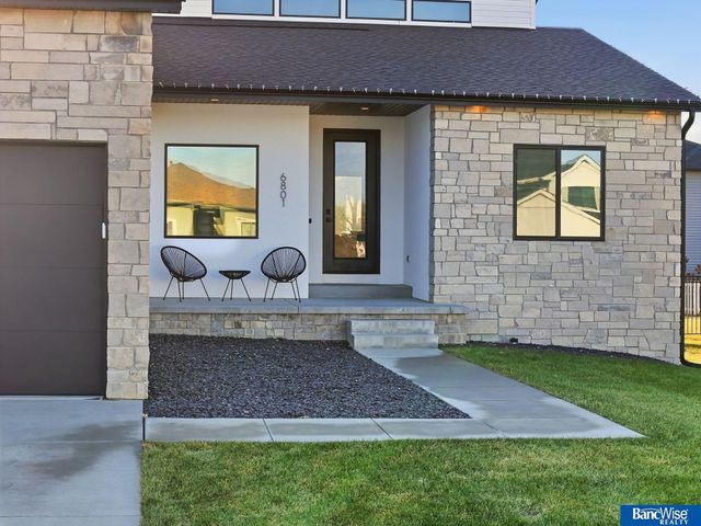 6801 Monarch Drive, Lincoln, NE 68516