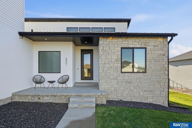 6801 Monarch Drive, Lincoln, NE 68516